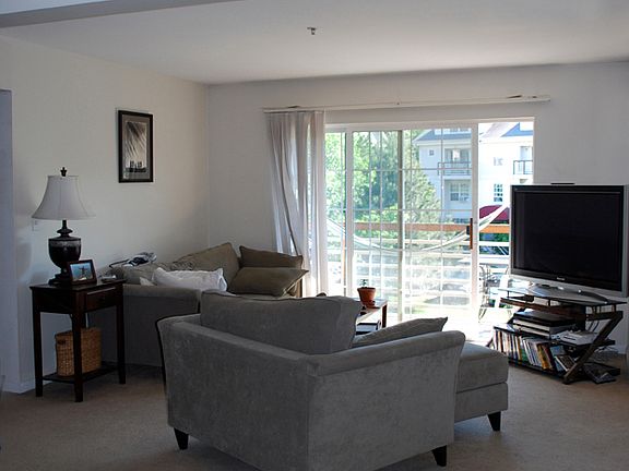 3rd image of 295 Hildred Dr #295