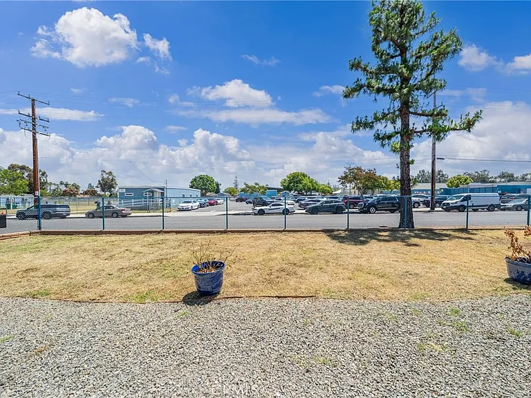 1345 S Jellick Ave — Photo 48