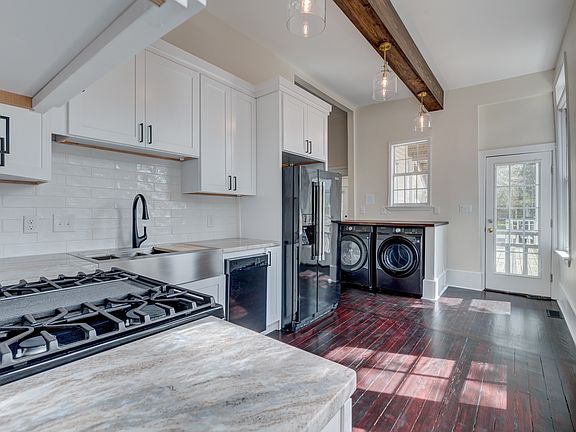 Light-filled kitchen with full-size washer & dryer.
