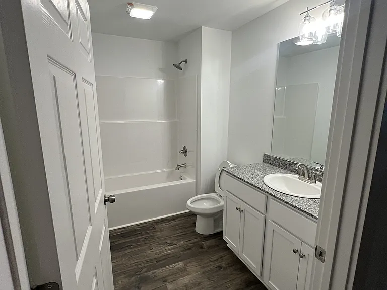 535 S Forest Ave — Photo 7