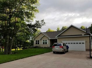 2105 Country Ln, Houghton, MI 49931