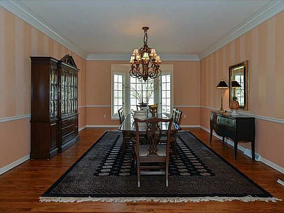 5th image of 107 Northbrook Dr