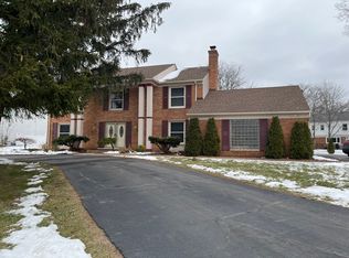 5835 Pinecroft Dr, West Bloomfield, MI