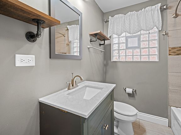 5th image of 11221 S Avenue H