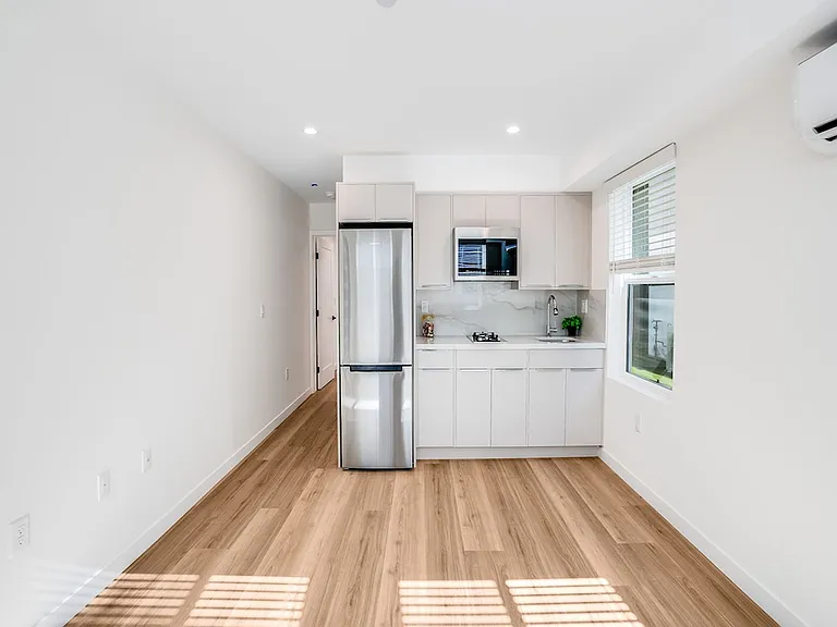 1345 3/6 Seward St — Photo 11
