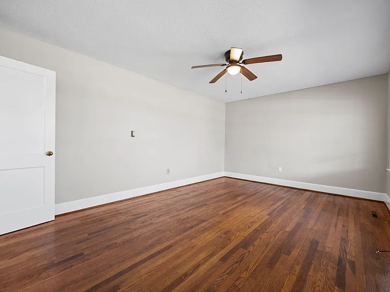 1208 S 9th St — Photo 30