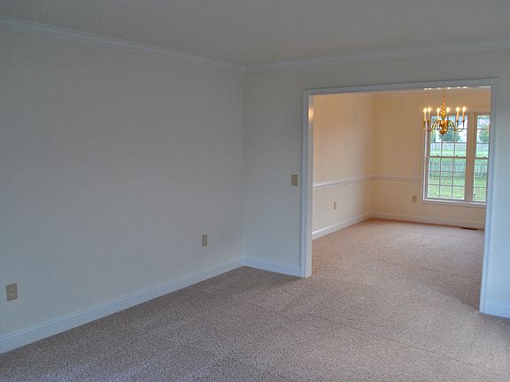 5th image of 16 Wild Rose Dr