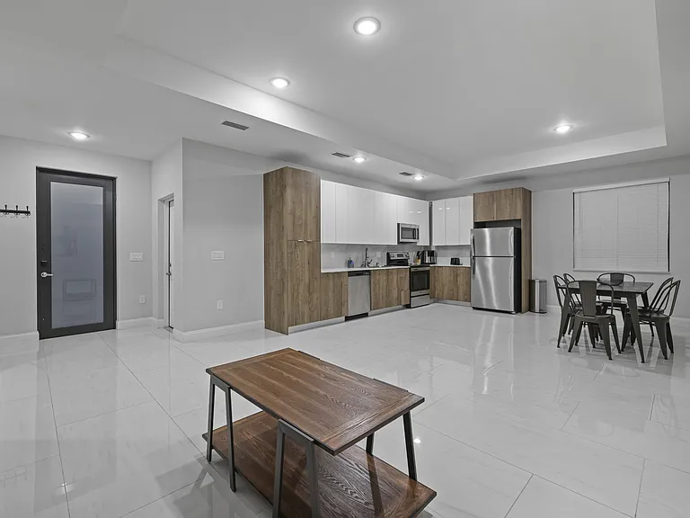 2906 65th St W — Photo 4