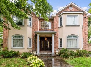 46 Berkshire Rd, Great Neck, NY 11023