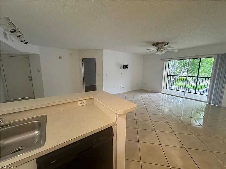 8930 Colonnades Ct E #627 — Photo 8