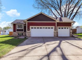 20828 Iran Ave, Lakeville, MN 55044