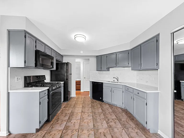 98 Willow Pkwy #98 — Photo 7