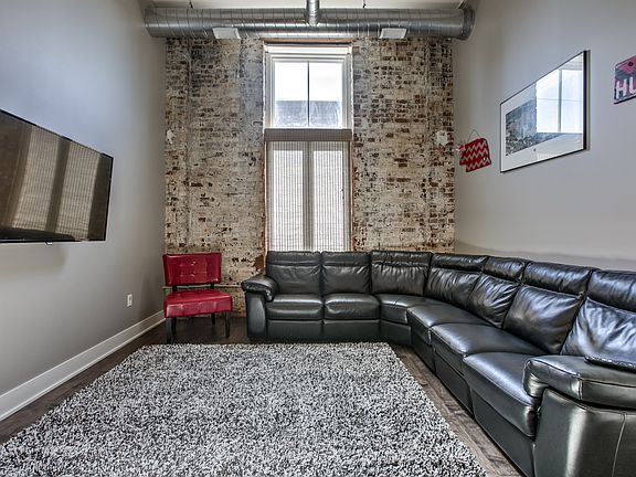 5th image of 747 O St Unit 220