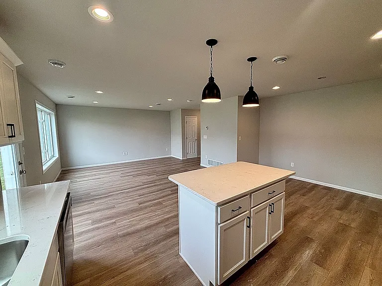 6753 Meadow View Dr S — Photo 3