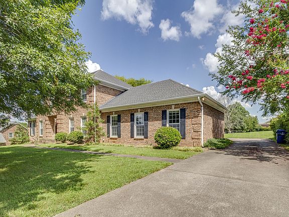 3rd image of 429 Stonemeadow Rd