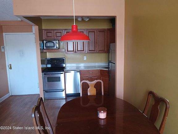 4th image of 999 Forest Ave APT 3C