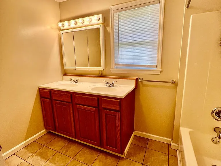 112 Cherry Ln — Photo 7