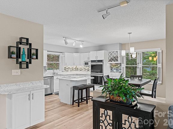 5th image of 58 Sourwood Dr