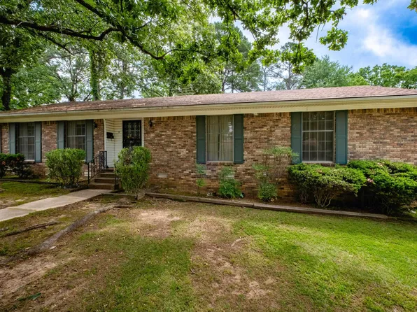 19 Queenspark Rd, Little Rock, AR 72227