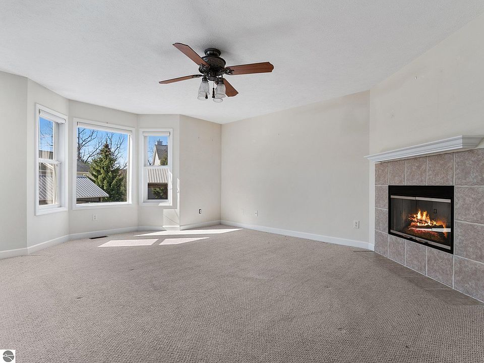 1st image of 4125 Sherwood Forest Dr