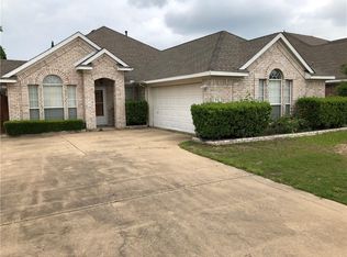 516 Teresa Ln, Grand Prairie, TX 75052