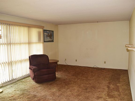 2nd image of 200 Lawrence Dr