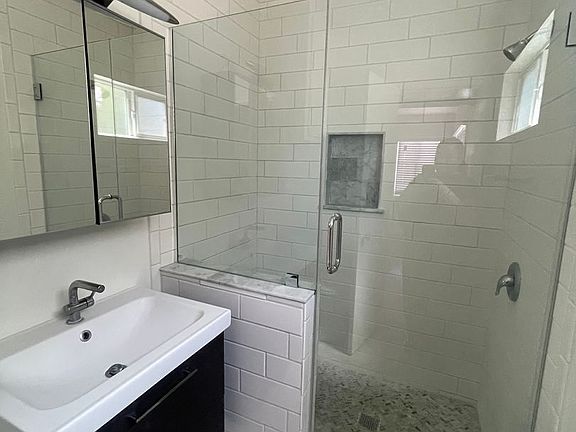 5th image of 1445 E Maple St #B