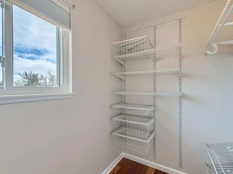1186 N Franklin Ave — Photo 17