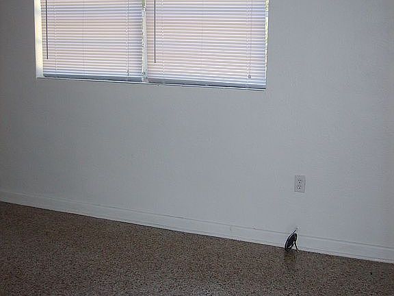 4th image of 241 Concord Dr
