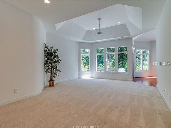 5th image of 621 Colonial Dr