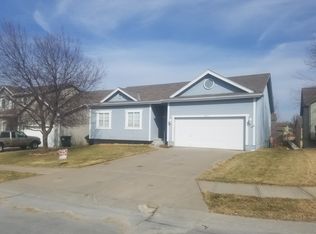 915 E Herold Ave, Des Moines, IA 50315