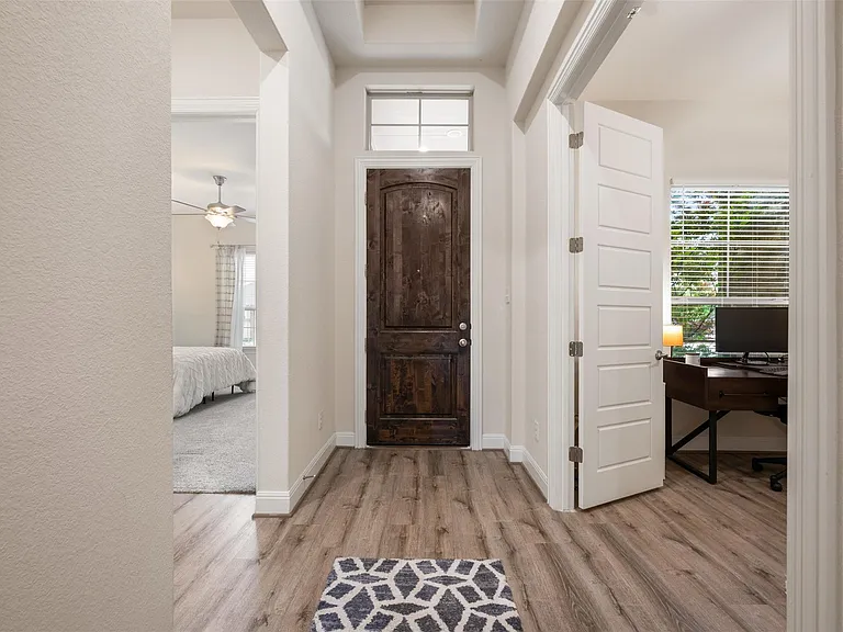 725 Millcreek Ln — Photo 25