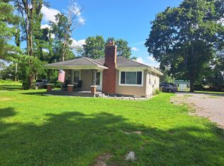 808 Days Rd, Lafayette, TN 37083