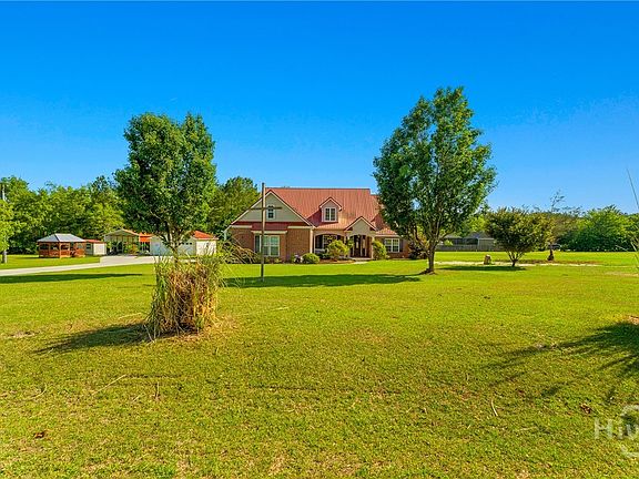 2nd image of 19 Hollow Oak Drive