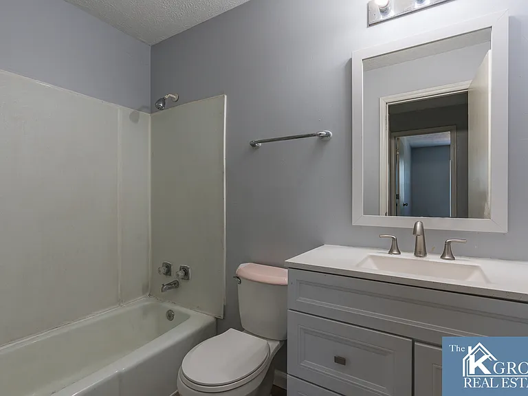 608 N Woodland Dr #9 — Photo 7
