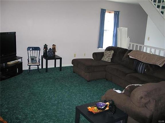 3rd image of 3507 White Oak Cir