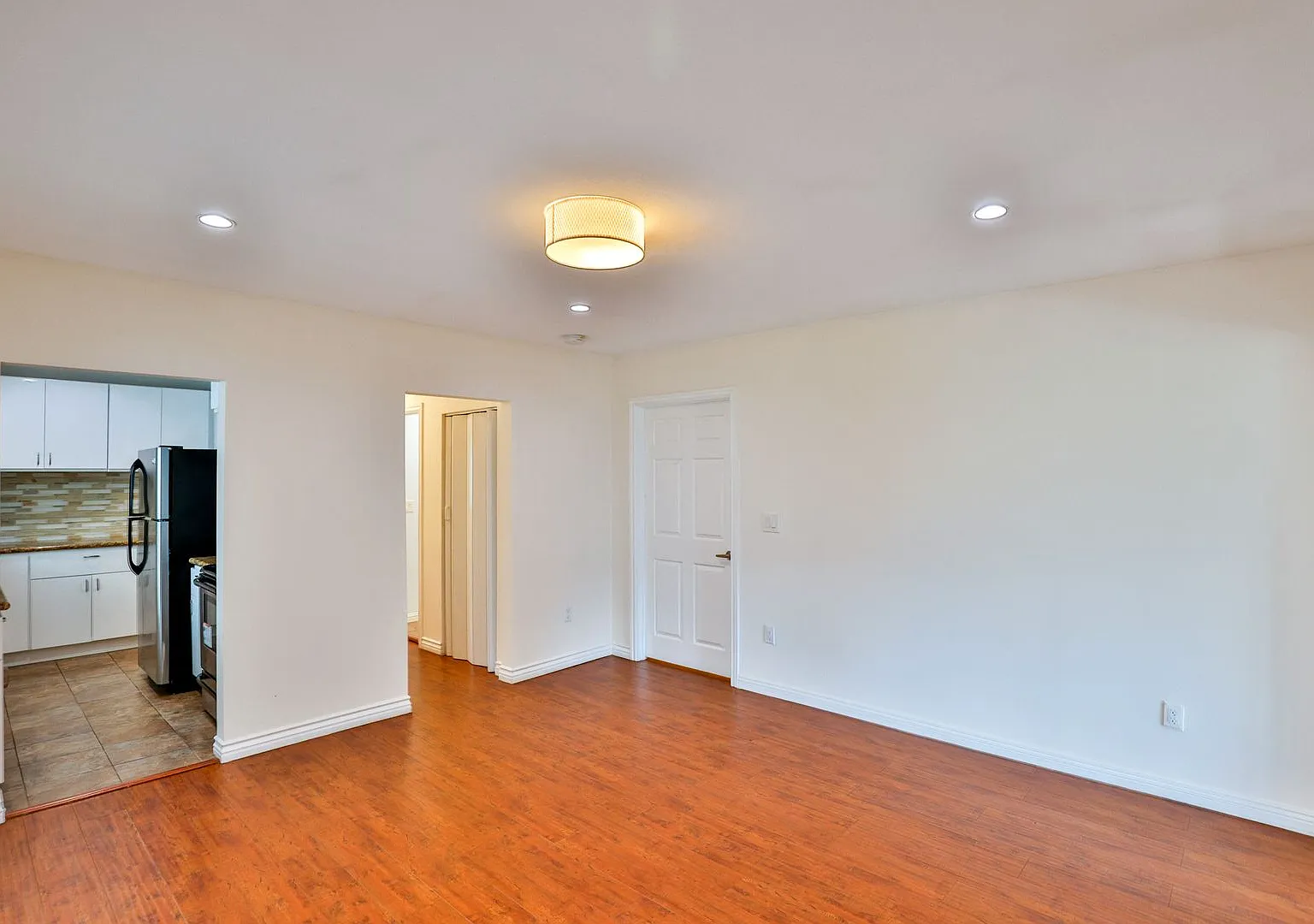 New Hampshire Apartments — Photo 3