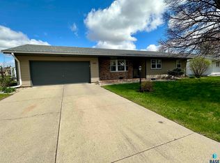 309 E Fairway Dr, Luverne, MN 56156