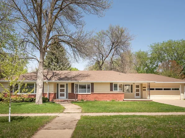 215 1st St NW, Orange City, IA 51041