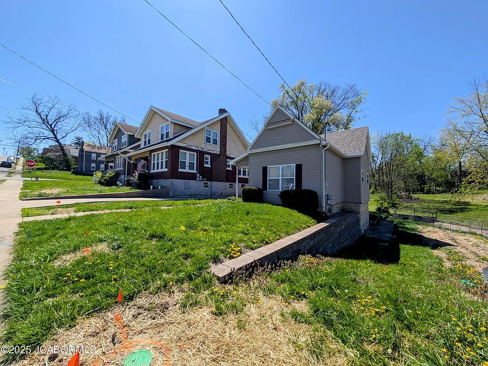 2nd image of 216 E Ashley St