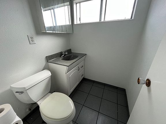5th image of 2552-2554 West Ave #134