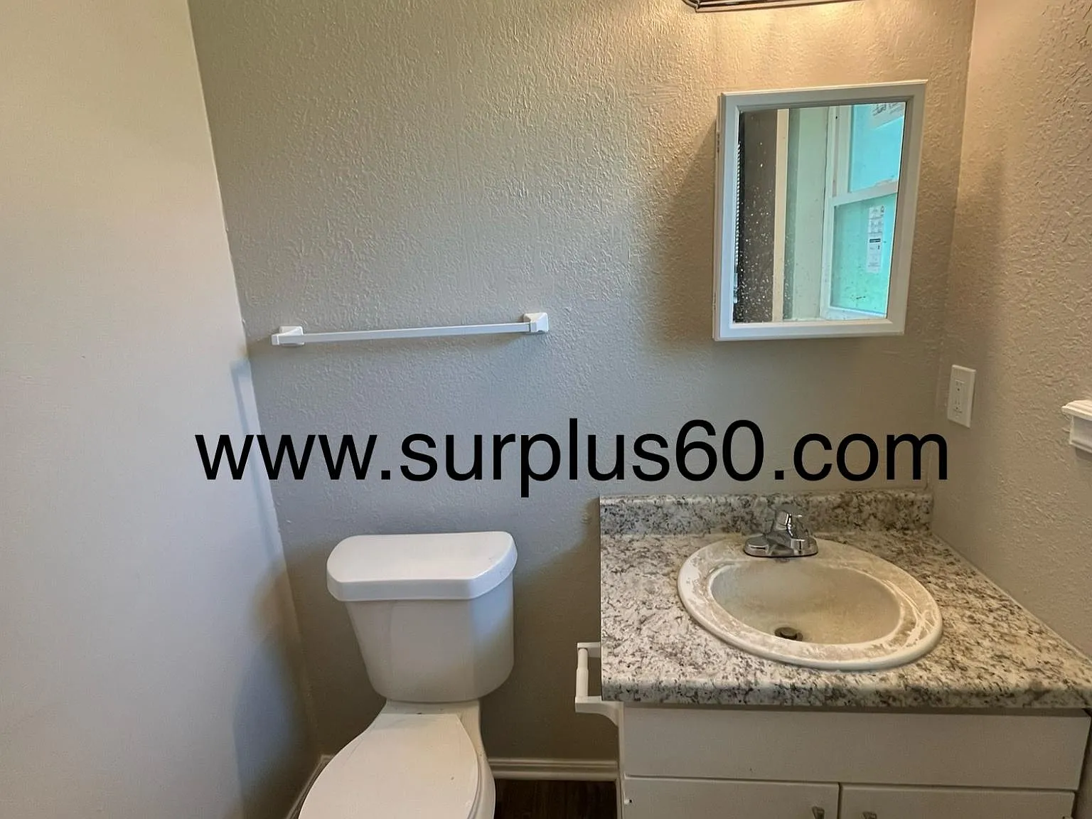 3 bed, 1.5 bath, 1074 sqft, $1,375 — Photo 4