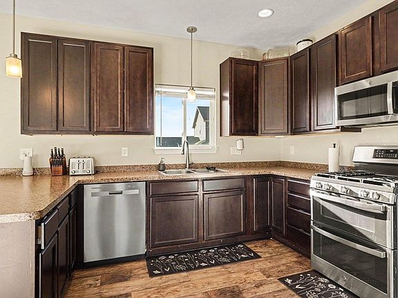 5th image of 173 Crystal Ct