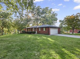 125 E Shore Dr, Belleville, IL 62221