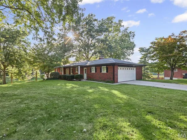 125 E Shore Dr, Belleville, IL 62221
