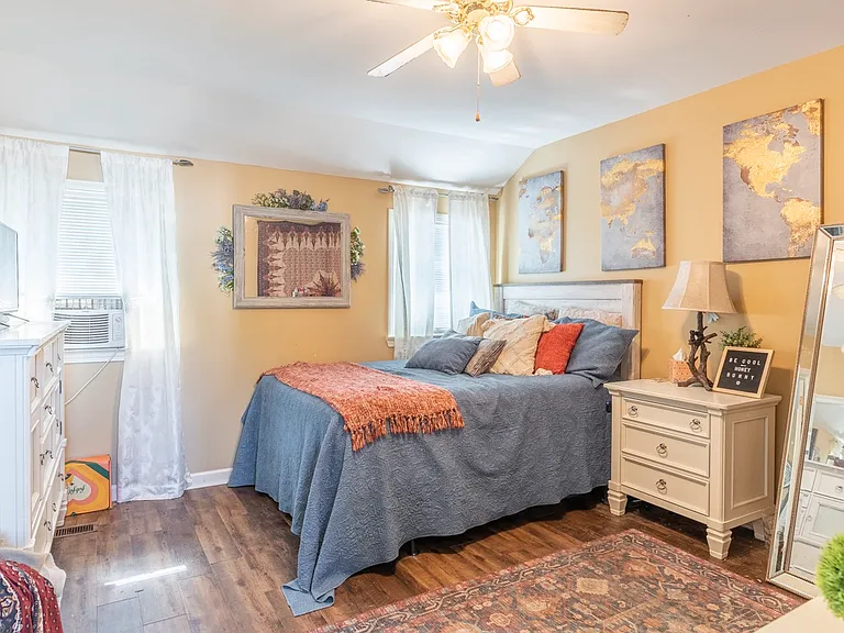510 E Gillespie St #22D — Photo 5