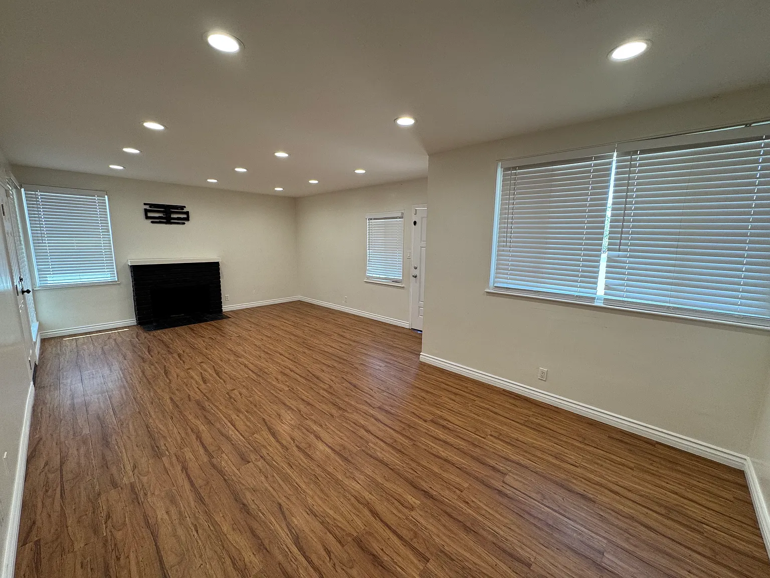 6302 Denny Ave — Photo 3
