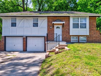 209 SW Queens Ln, Blue Springs, MO, 64014