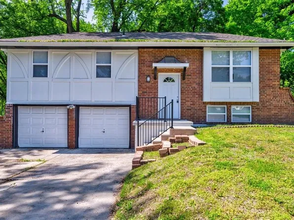 209 SW Queens Ln, Blue Springs, MO 64014