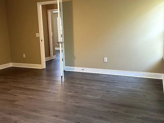 3rd image of 10 Pasture View Ct